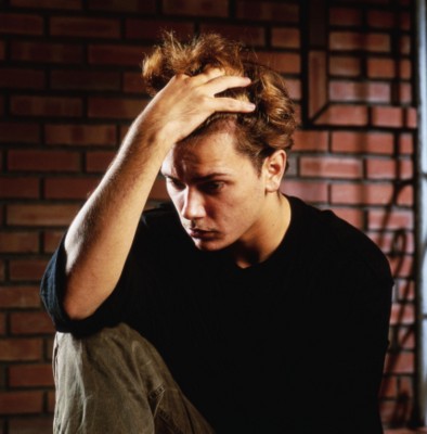 http://riverphoenix.com/river_phoenix_photos/0%20G155760_b.jpg